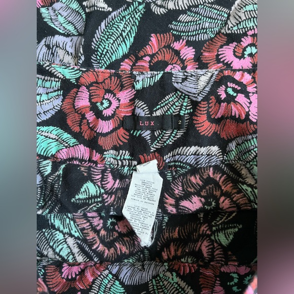 Lux size 2 mini skirt - Picture 2 of 4